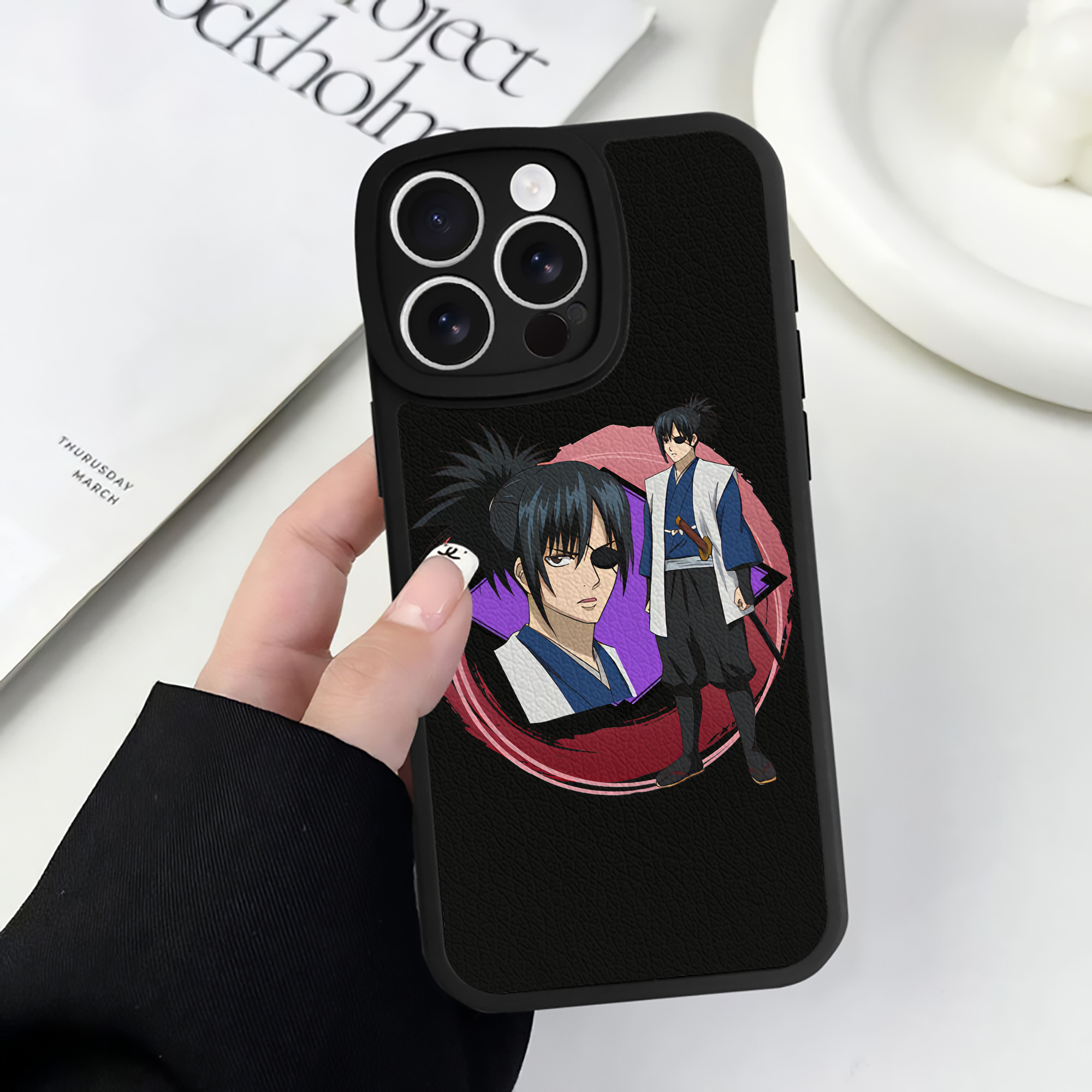（画像用） ぎんたま 坂田銀時（さかたぎんとき） 神楽 志村新八（しむら しんぱち） GINTAMA Sakata Gintoki Kagura Shimura Shinpachi 【iPhone 16シリーズ対応】シリコンスマホケース（レザー調） 材質：シリコン